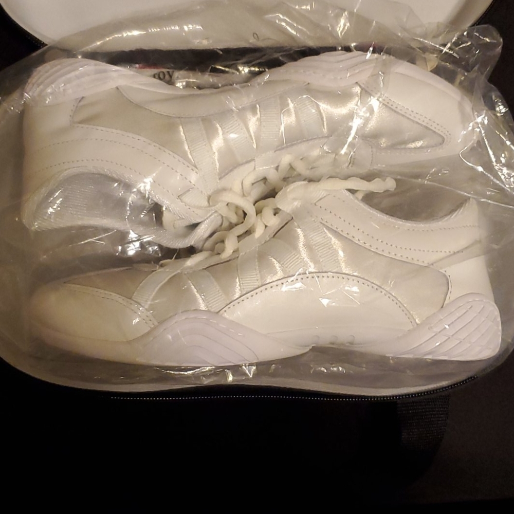 New Nfinity Evolution Cheer Shoes size 7.5